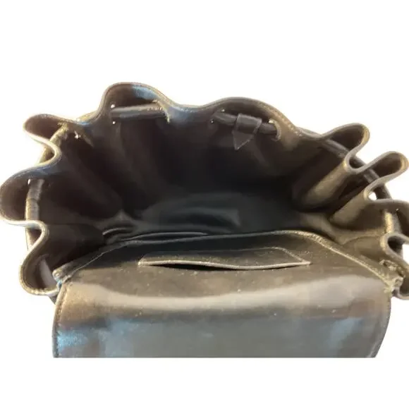 Bottega Veneta Leather Beak Shoulder Bag - Picture 5 of 8